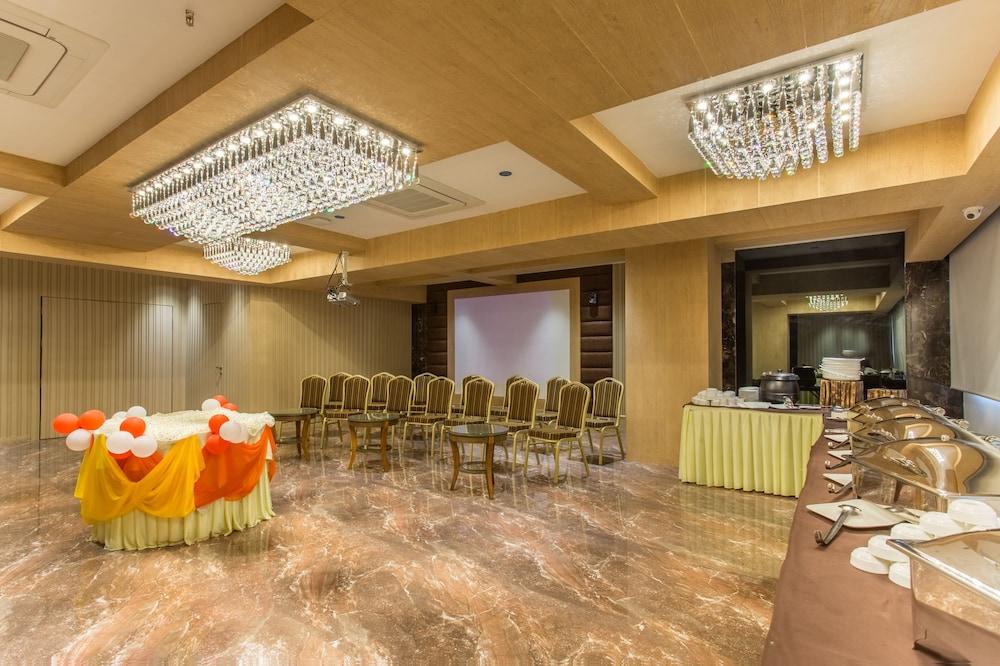 Hotel Abika Elite Ujjain Ngoại thất bức ảnh
