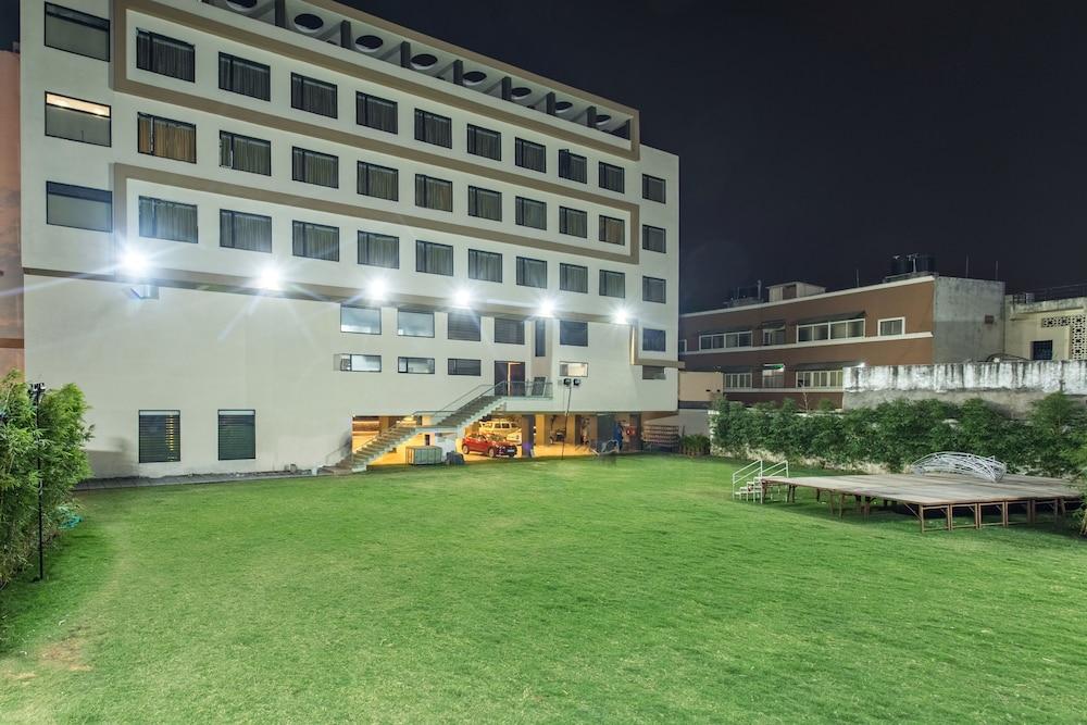 Hotel Abika Elite Ujjain Ngoại thất bức ảnh